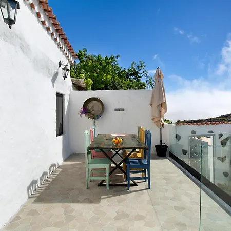 Casa Tito Y Teresita * Vega de San Mateo