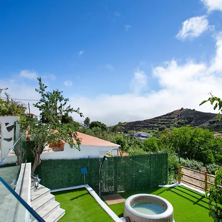 Casa Tito Y Teresita * Vega de San Mateo